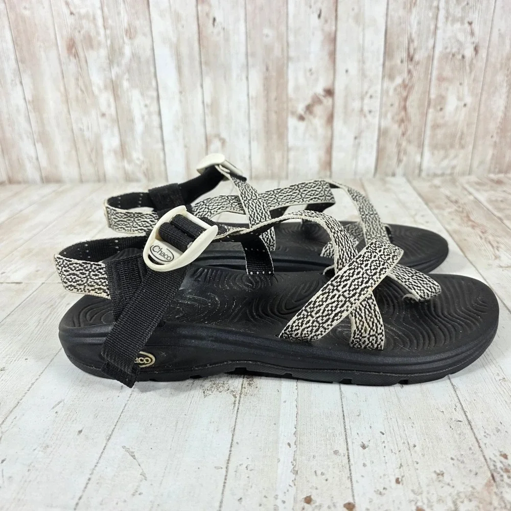 Chaco Z Cloud 2 Womens Size 10 Black White Geometric Strappy Toe Loop Sandals